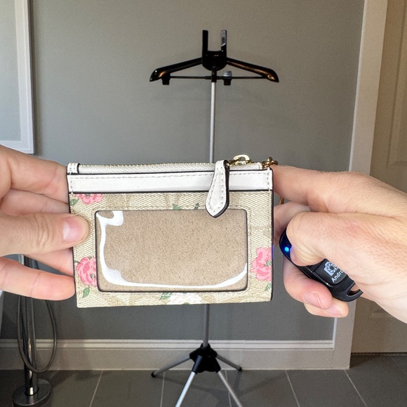 Coach Floral Signature ID Case + Key Ring – Beige/Pink – EUC - Picture 2 of 3